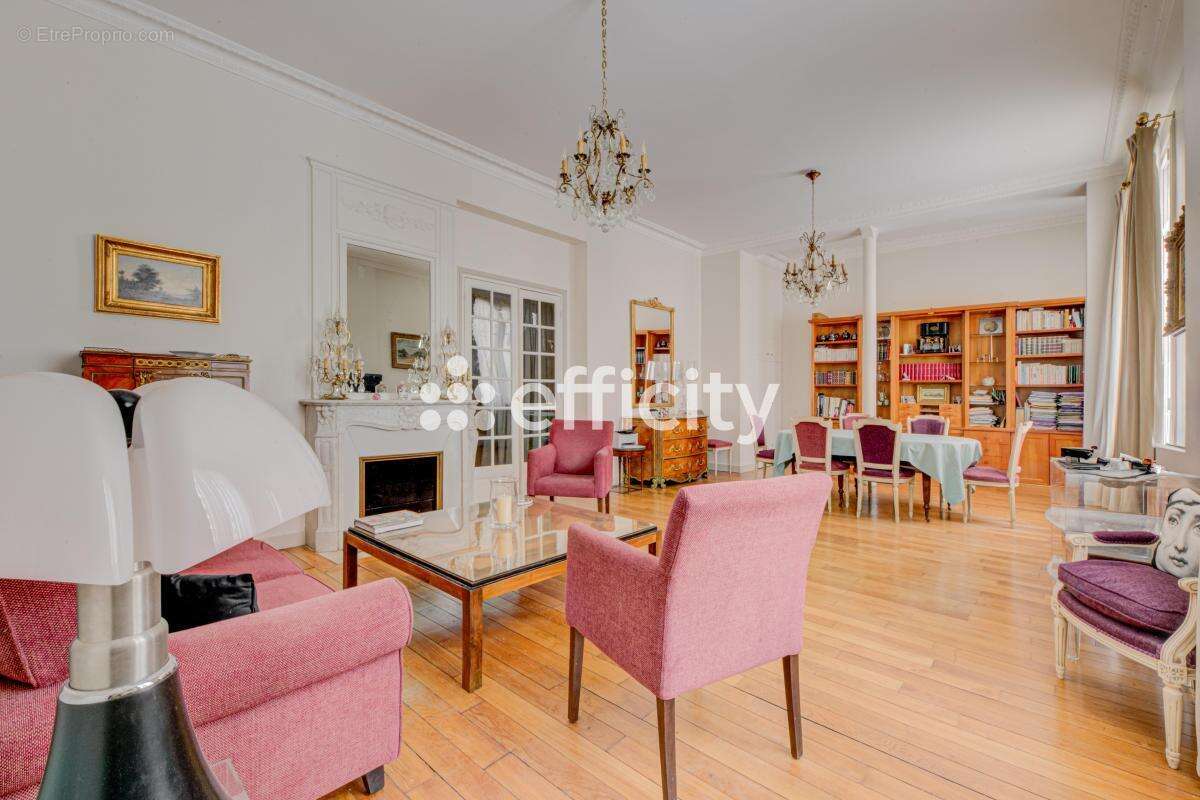 Appartement à PARIS-7E