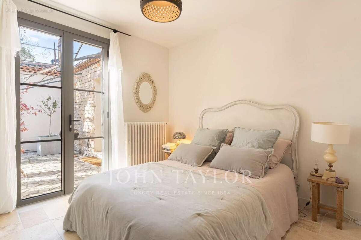 Maison à VAUVENARGUES