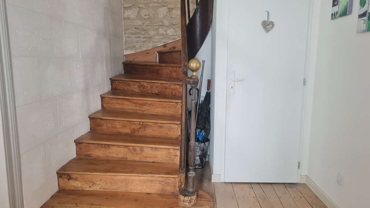 Maison à SAINT-GENIS-D&#039;HIERSAC