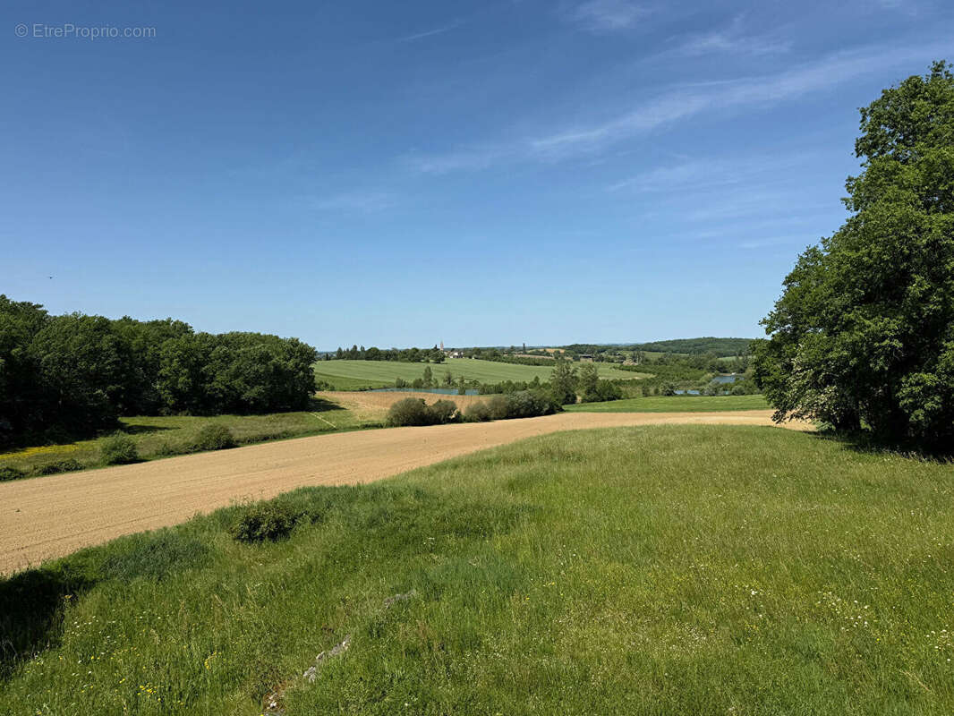 En pleine campagne, au calme, venez découvrir cette belle propriété de 250 m² habitables avec vue, sur un terrain de plus d'un h - photo 3
