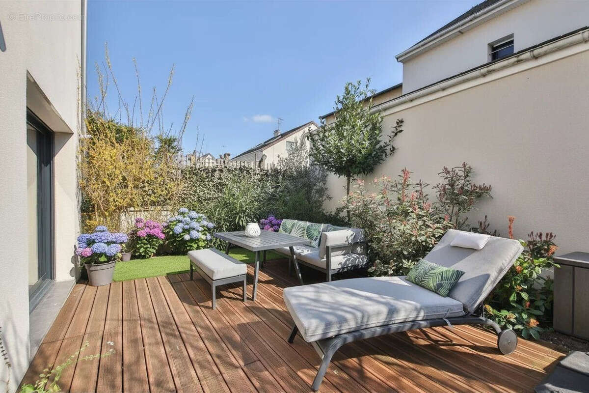 Maison à SURESNES