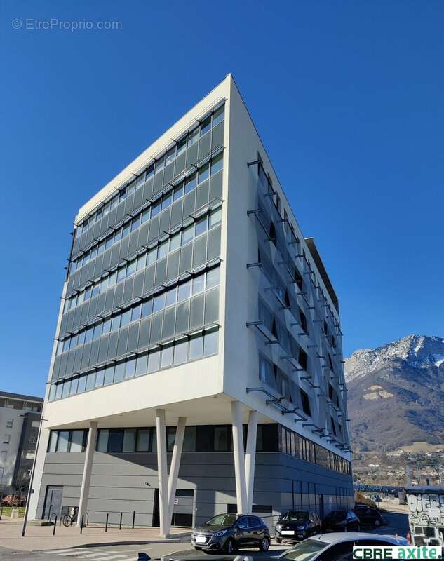 Commerce 763 m² à Echirolles  - photo 7