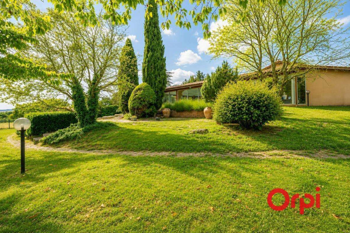 Superbe maison familiale - 4 chambres - grand terrain - piscine intérieure et hammam - garages - photo 3