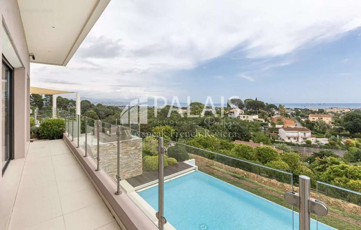 ANTIBES – RASTINES // Villa Contemporaine 240 m² – Jardin – Piscine – Vue Panoramique - photo 2