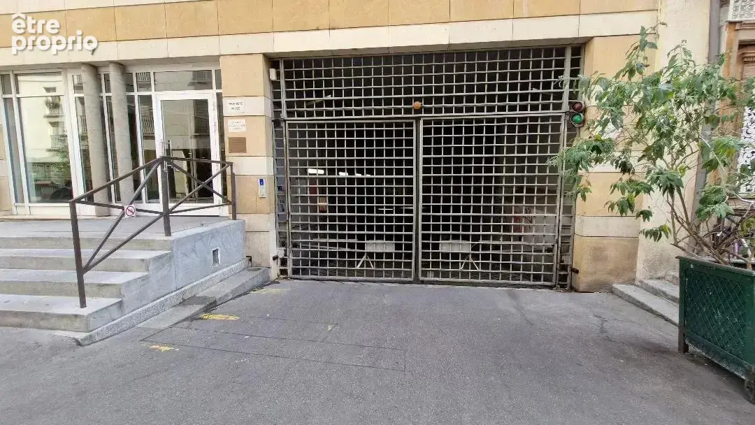 Parking à PARIS-3E