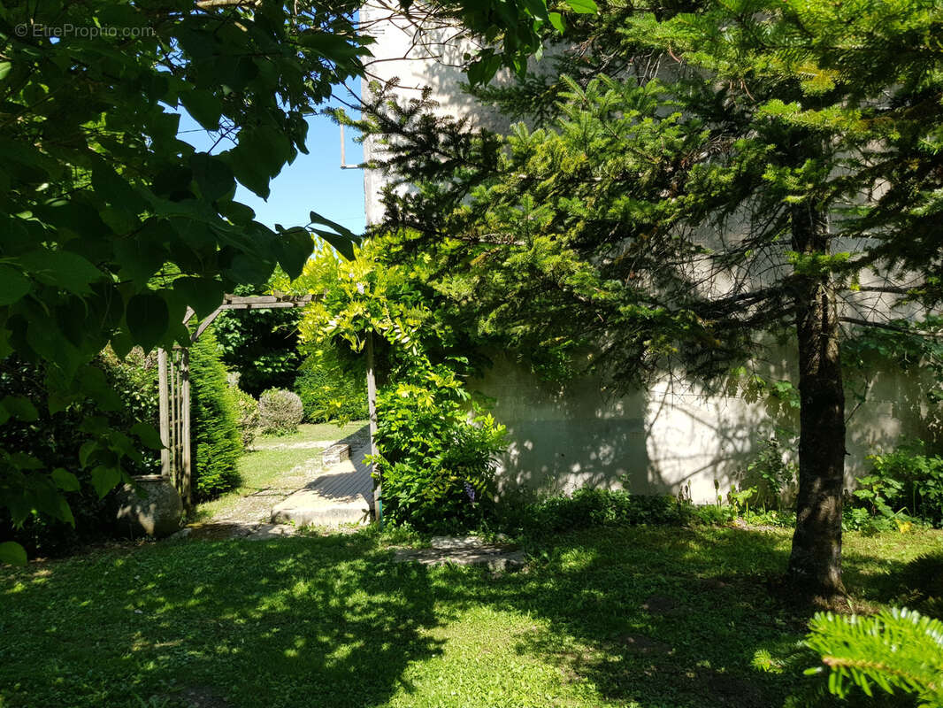 Maison à SAINT-GEORGES-DE-REX