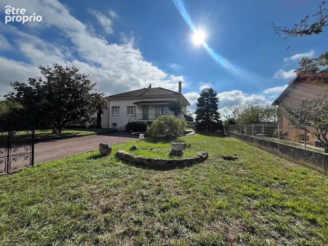 Maison familiale de 110 m2 sur un terrain de plus de 2 000 m2   Corbas - photo 3