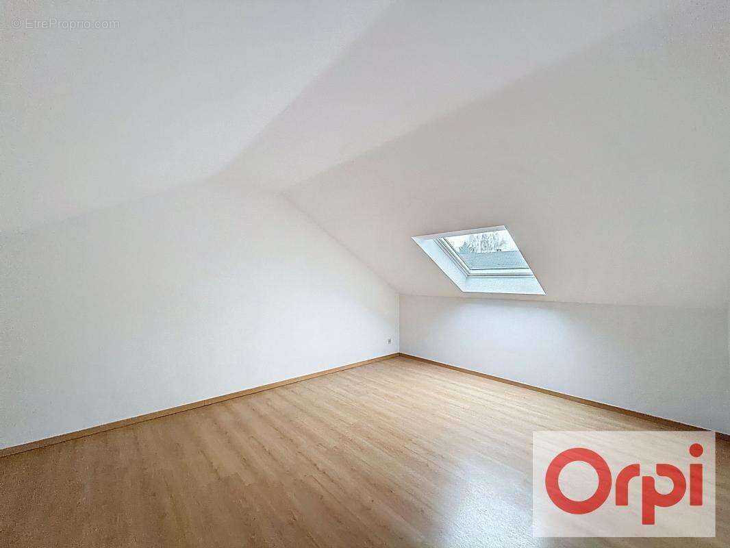 Maison à VOISINS-LE-BRETONNEUX