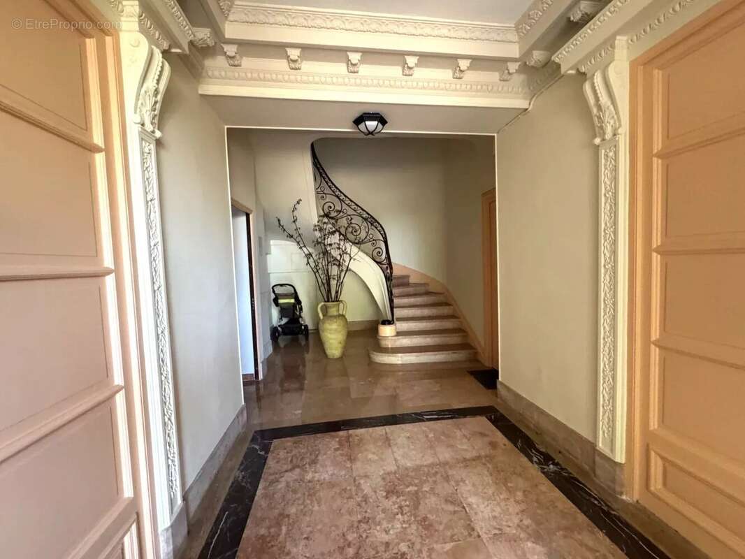 Appartement à ROQUEBRUNE-CAP-MARTIN