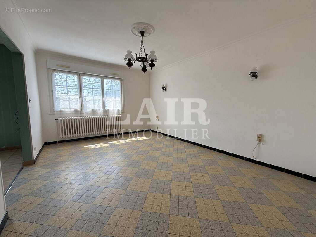 Maison 3 chambres avec sous-sol complet et jardin à Saint-Aubin-de-Locquenay  Réf:15515 - photo 3