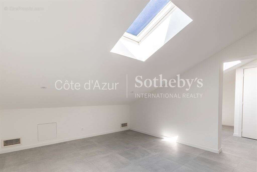 Appartement à ROQUEBRUNE-CAP-MARTIN