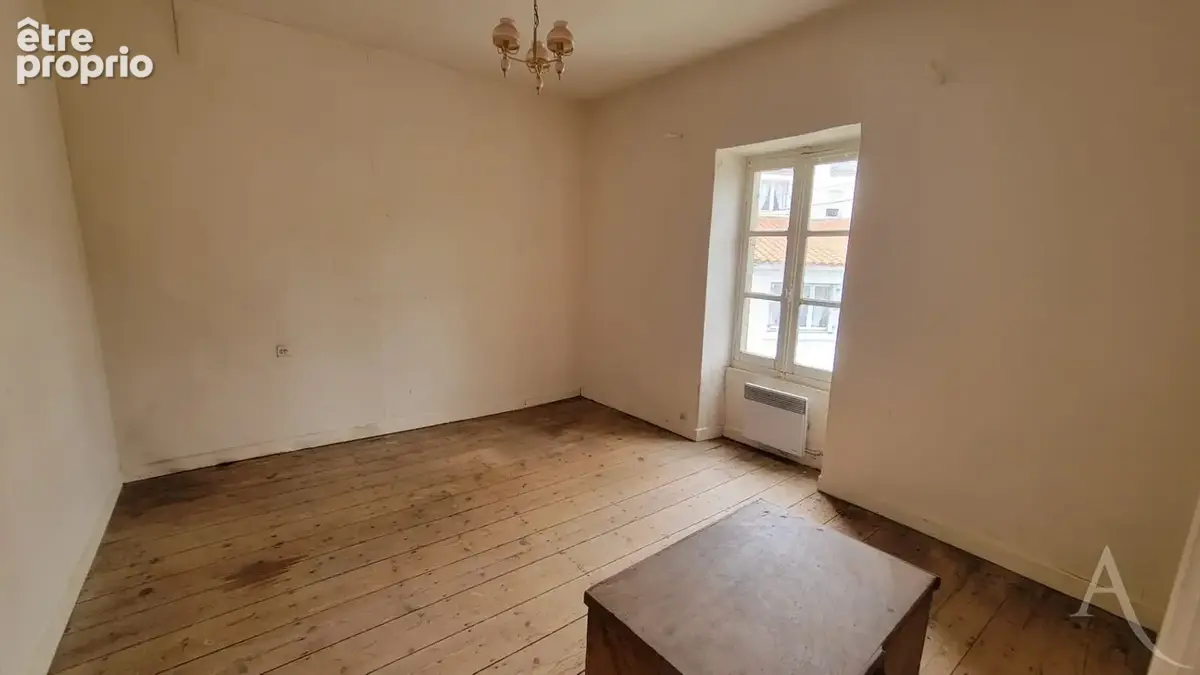 Maison de caractère à rénover au coeur du bourg historique de Saint-Étienne-du-Bois - photo 9