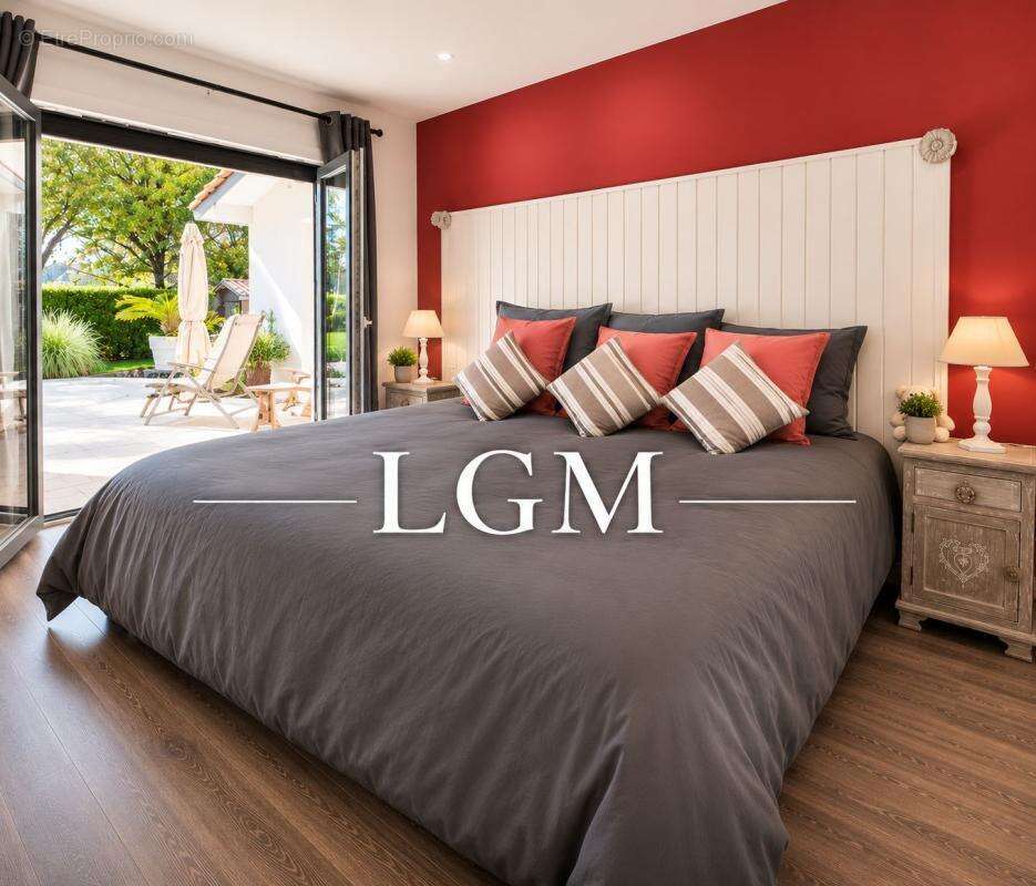 Cazaux – Élégante propriété familiale de 250 m² avec piscine et 7 chambres dans un environnement privilégié - photo 4