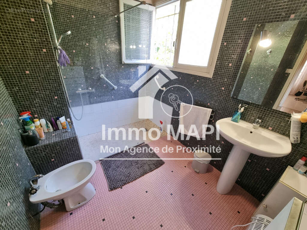 Lattes - Maison indépendante T7 de 200m2 sur terrain de 1312m2 - photo 7
