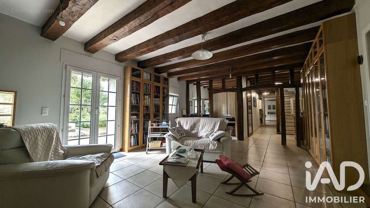 Maison 188 m² à Beaumont-La-Ronce  - photo 8
