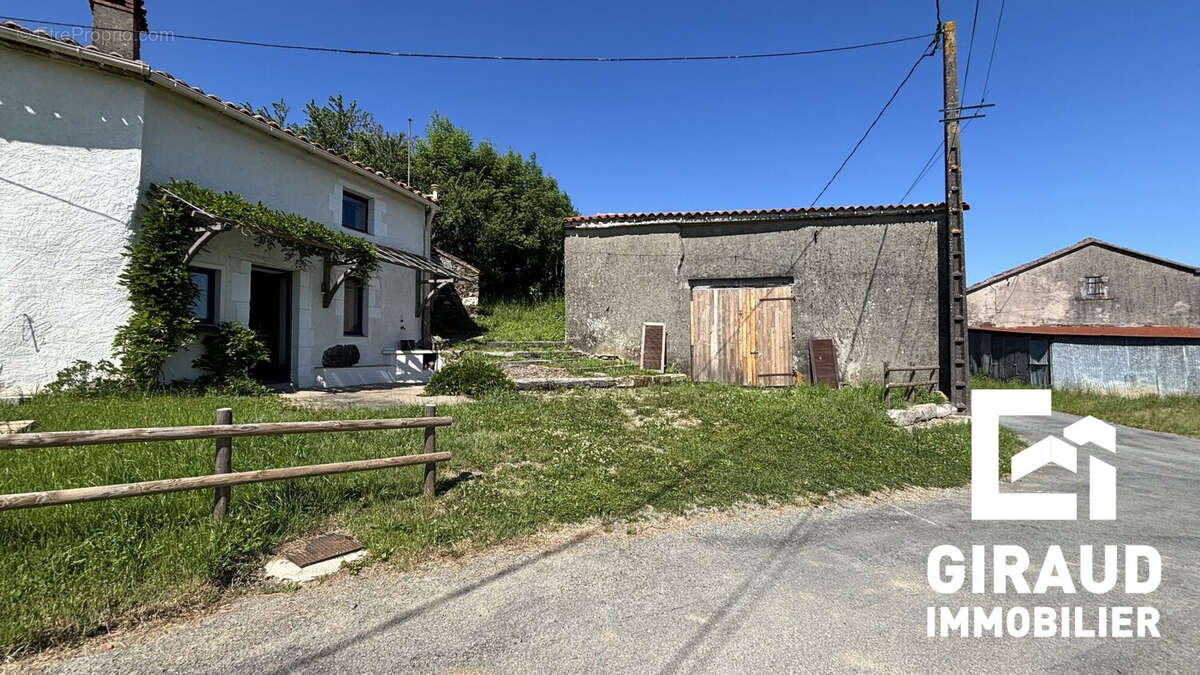 Maison 117 m² à Breuil-Barret  - photo 3