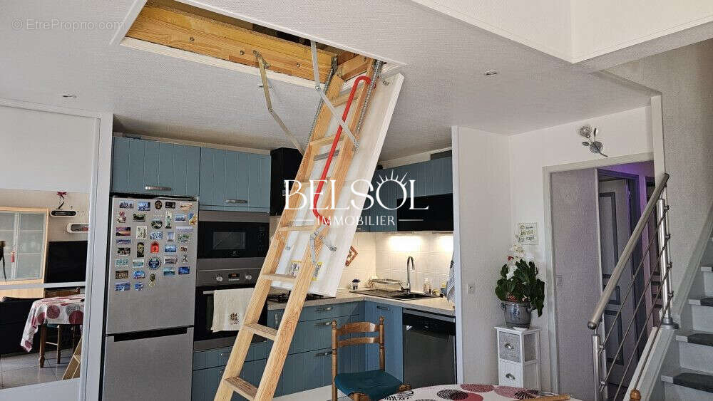 ECHELLE ESCAMOTABLE ACCES GRENIER - Maison à TORREILLES