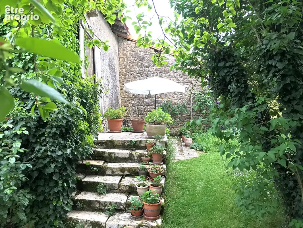 Superbe maison de maître rénovée de 4 chambres avec jardins paysagers, dépendances et maison du XVIIIe siècle à rénover - photo 19