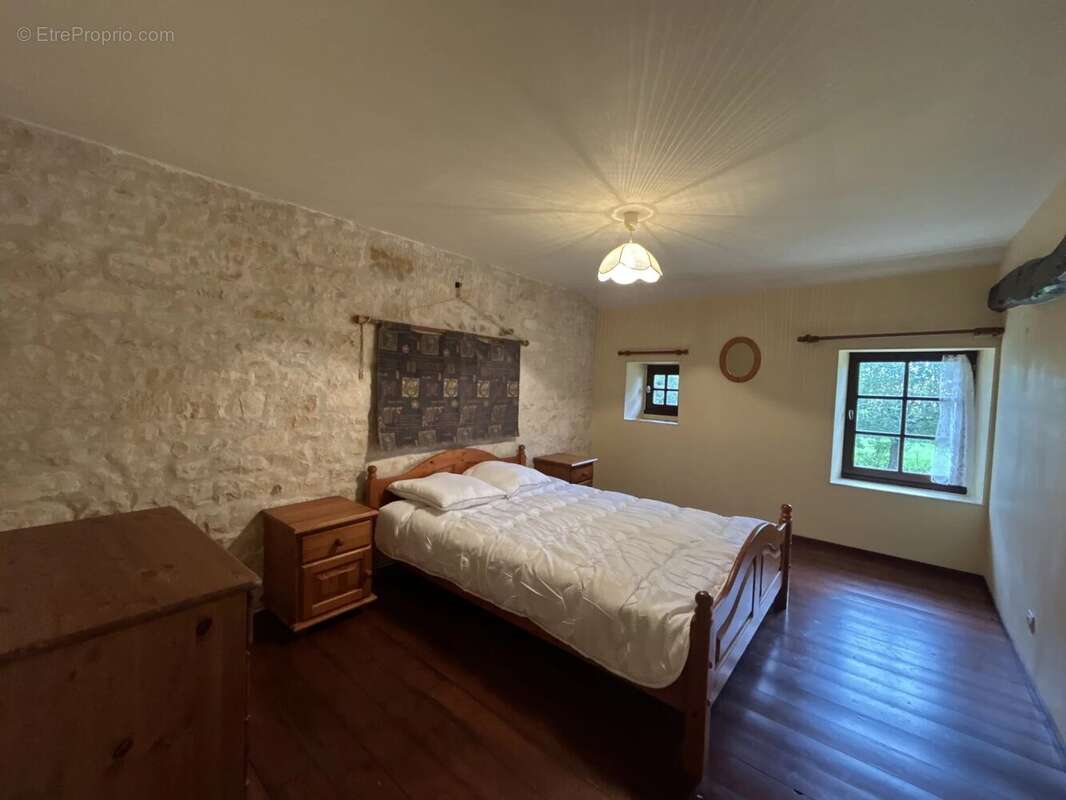 Maison à CLUSSAIS-LA-POMMERAIE