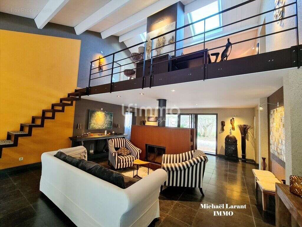 Maison d'architecte + maison indépendante – 5 300 m², piscine - photo 2