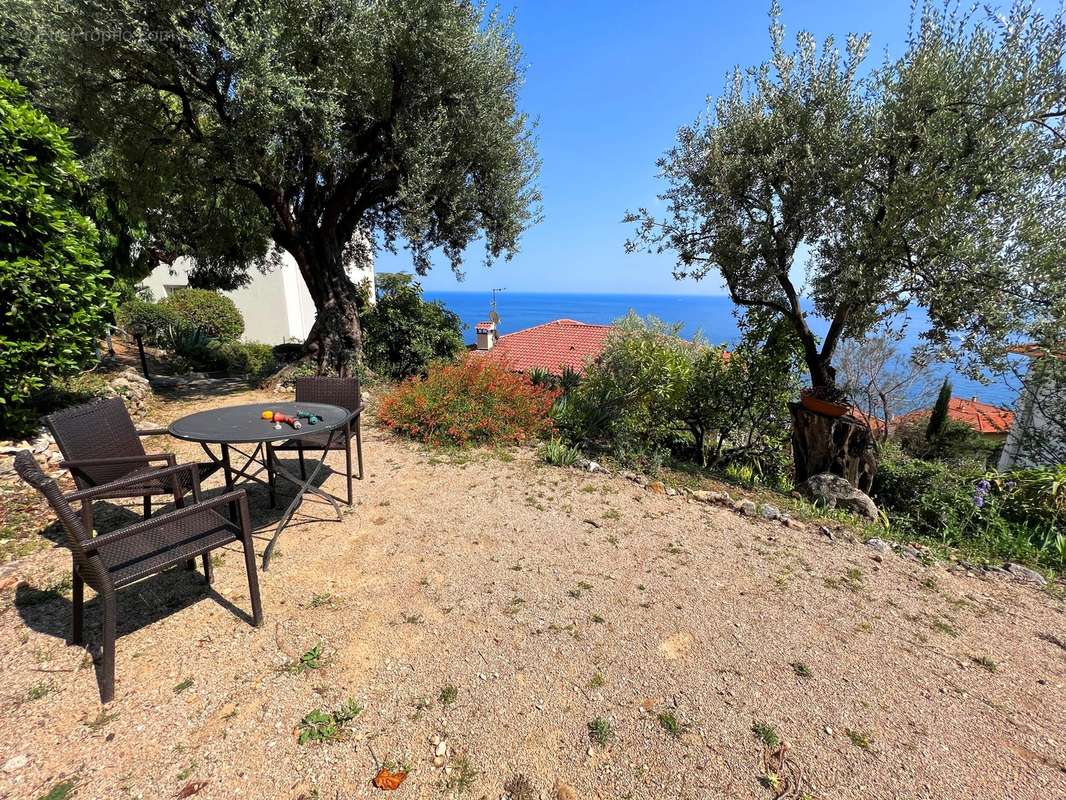 Vue mer ferrique, proche plage de Cabbe  - photo 11