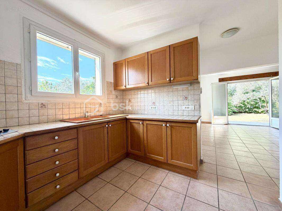 Rare à la vente : propriété avec dépendance indépendante à Saint-Saturnin-les-Apt - photo 11
