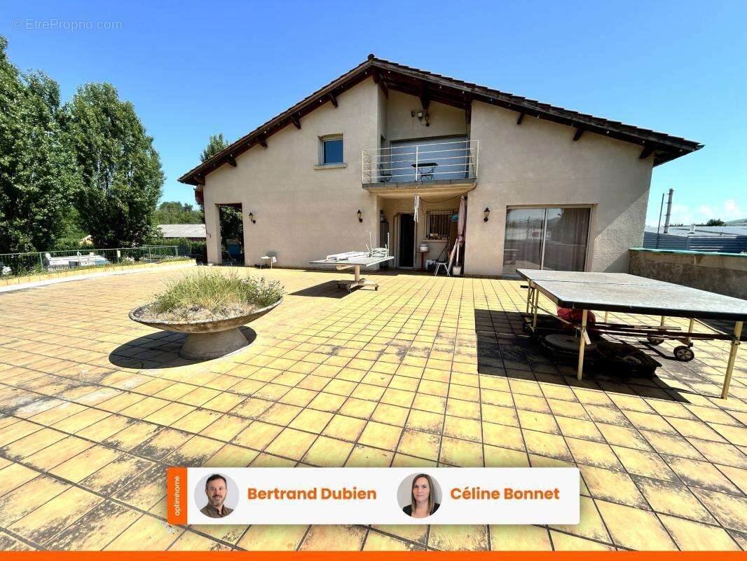 Grande maison avec dependances et fort potentiel - billom - photo 2