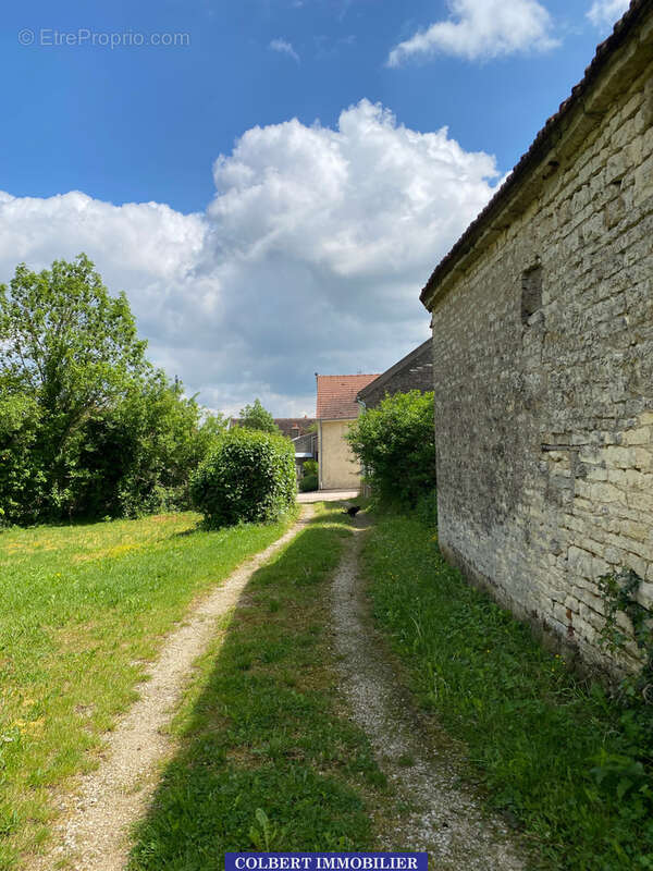 Maison de village avec dépendances à ,rénover à PREHY - photo 5