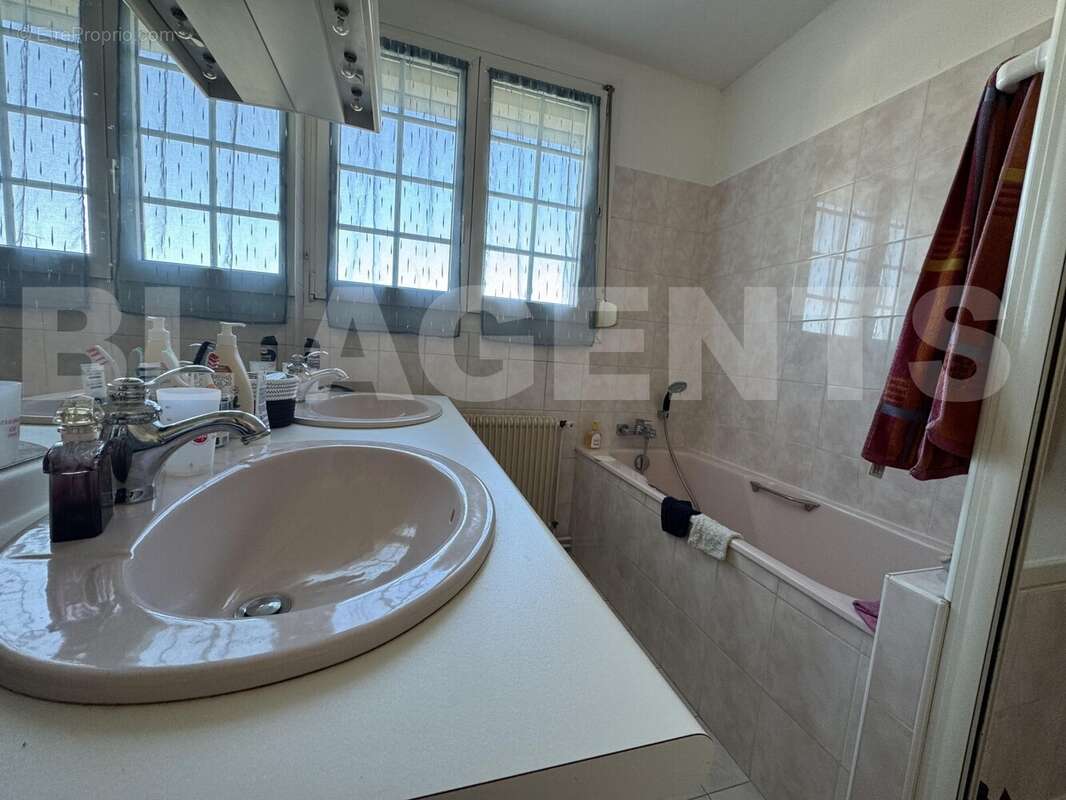 IMG_8377 - Maison à BELLEU