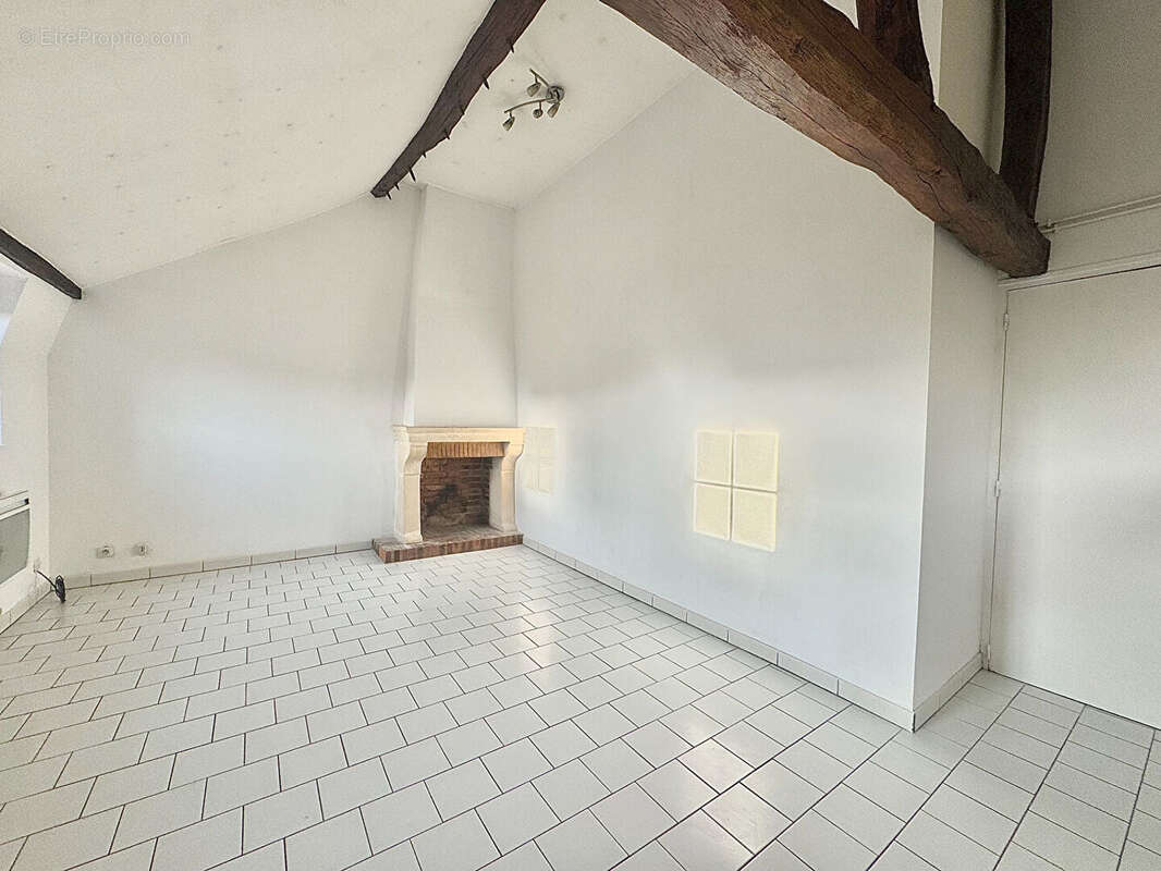 Appartement f3 à vendre plein centre de verneuil sur avre. - photo 3