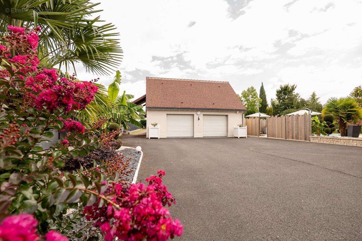 Lieux uniques ® x propriétés privées ® propose très belle maison d'architecte de 240 m² terrain 4.447 m² - photo 2