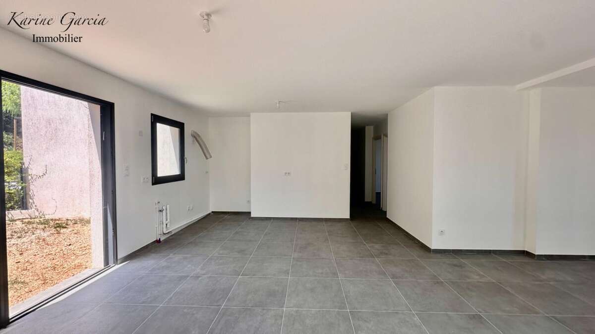 Six fours les plages - construction recente - appartement de type 3 -  68 m2 - terrain 54 m² - parking en sous sol - photo 7