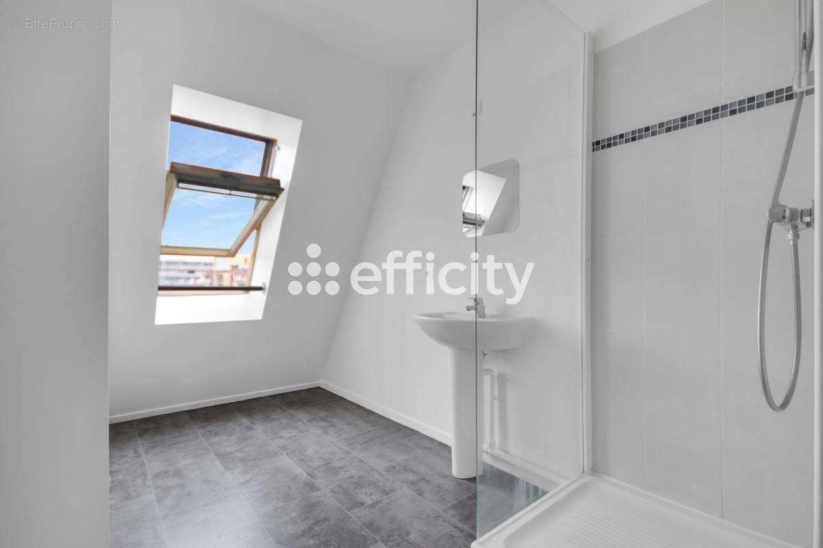Appartement à AUBERVILLIERS