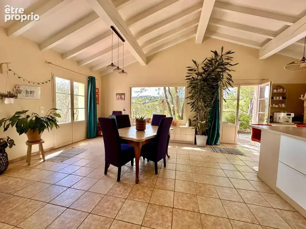 Villa sur terrain boisé avec dépendances + piscine - photo 5