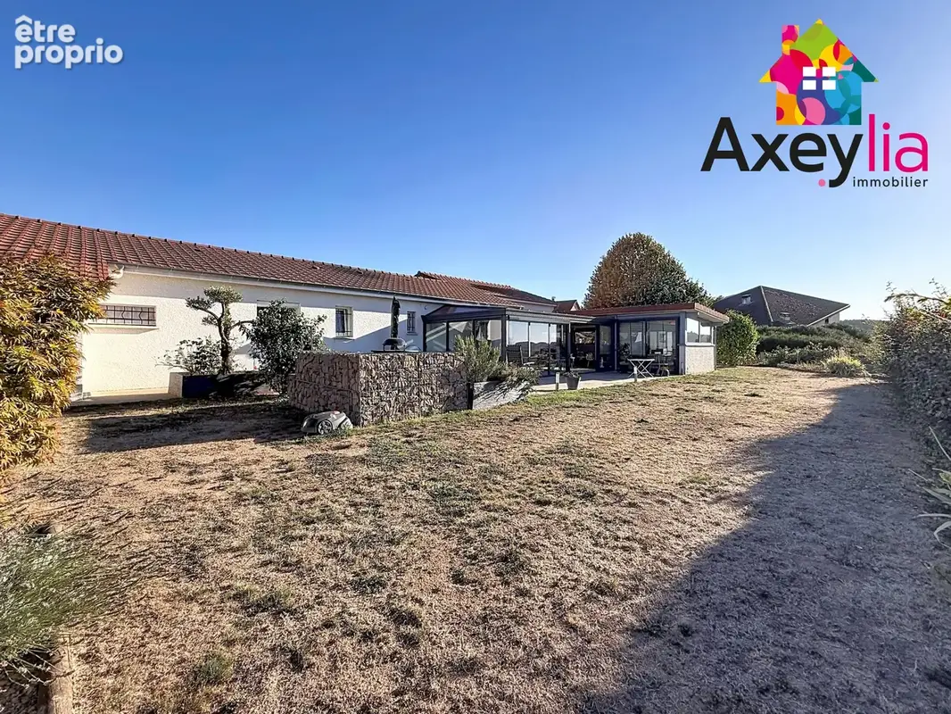 A vendre - belmont-de-la-loire -maison de 2014 de plain-pied avec 3 garages, véranda, - photo 2