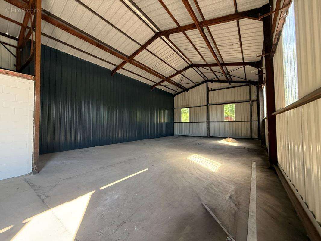 Local d'activité, 327M², bureaux, entrepôt, stationnement - photo 16