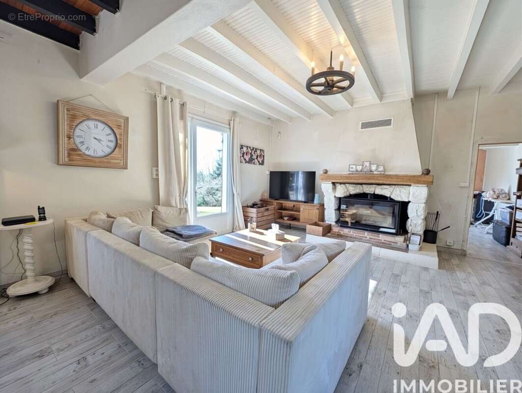 Maison 117 m² à Vijon  - photo 3