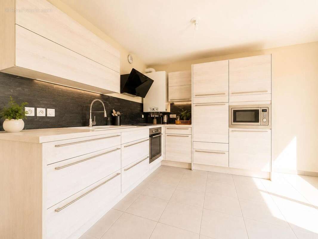 Appartement à CONTAMINE-SUR-ARVE