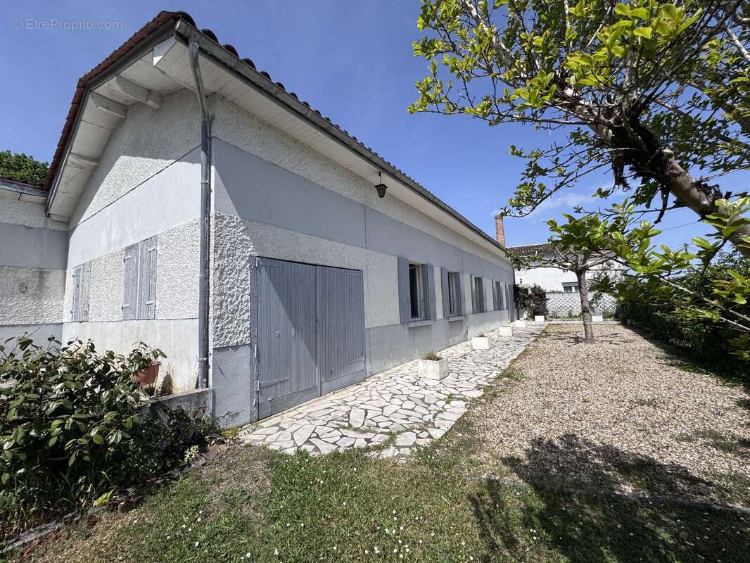 Maison à LAGORCE