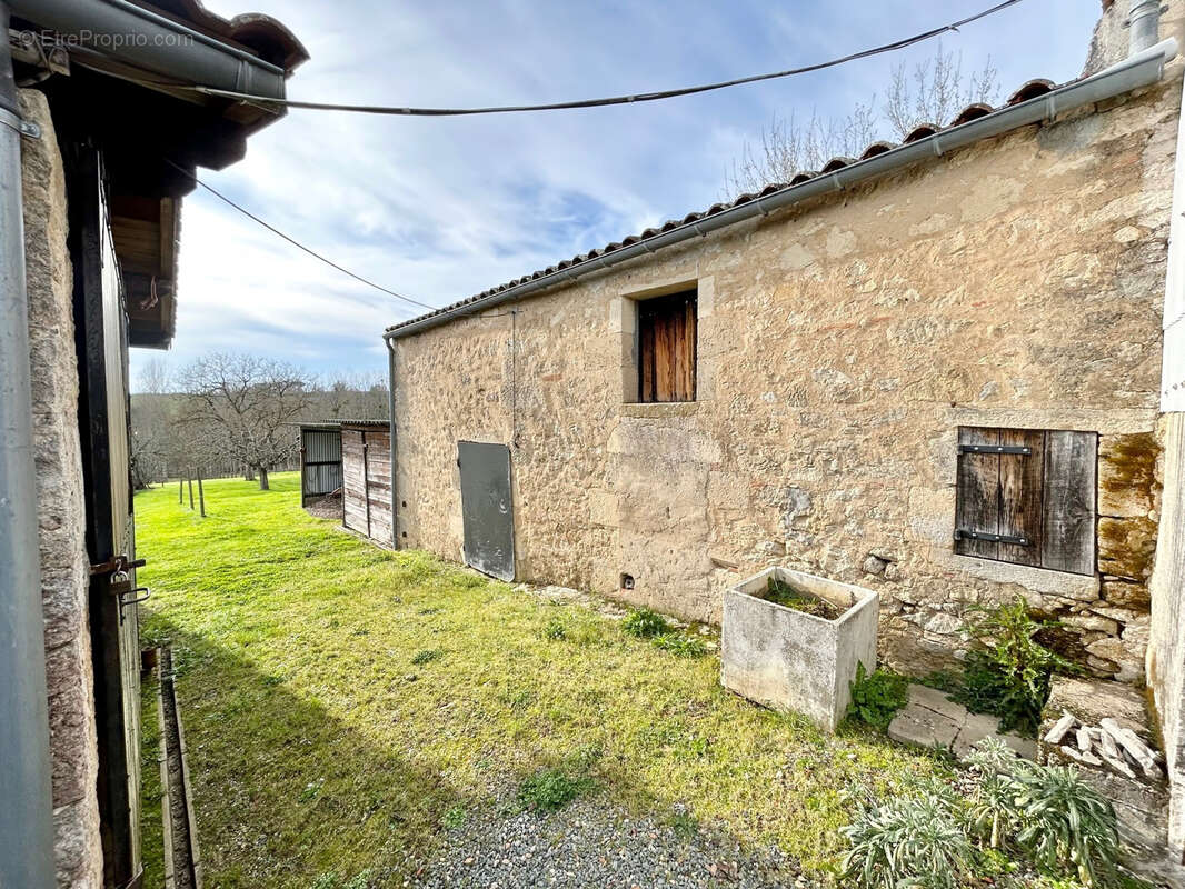 Maison à SAINT-MARTIN-DE-SESCAS