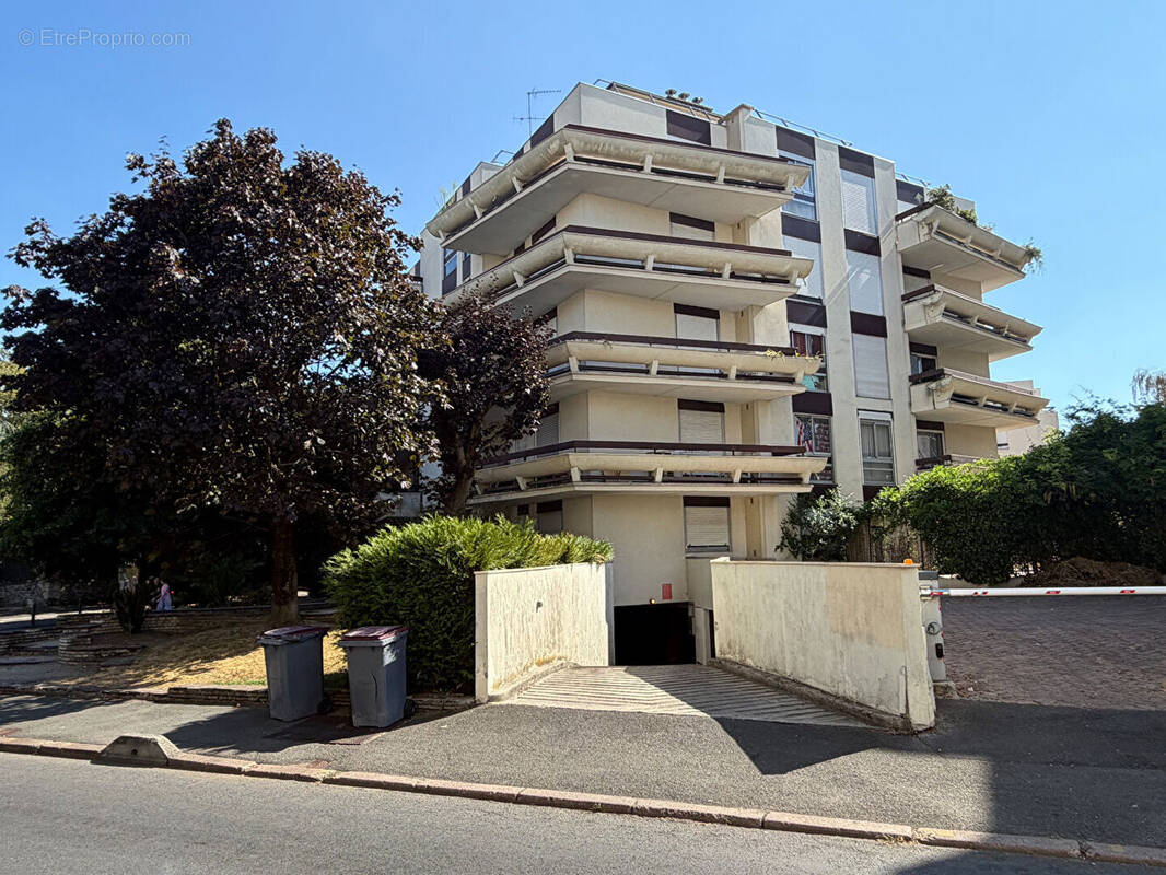 Parking à VILLEMOMBLE