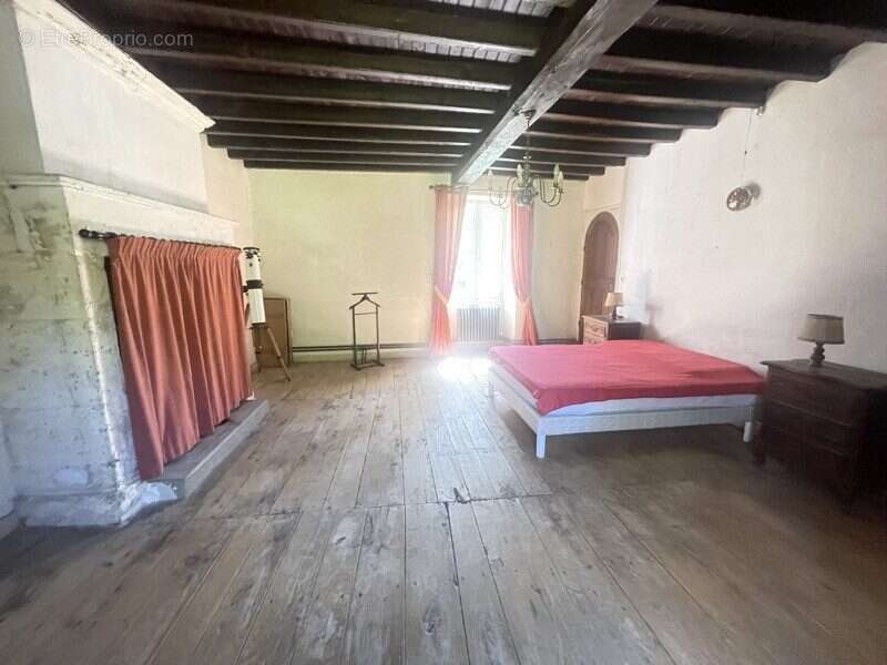 Maison à LA TOUR-BLANCHE