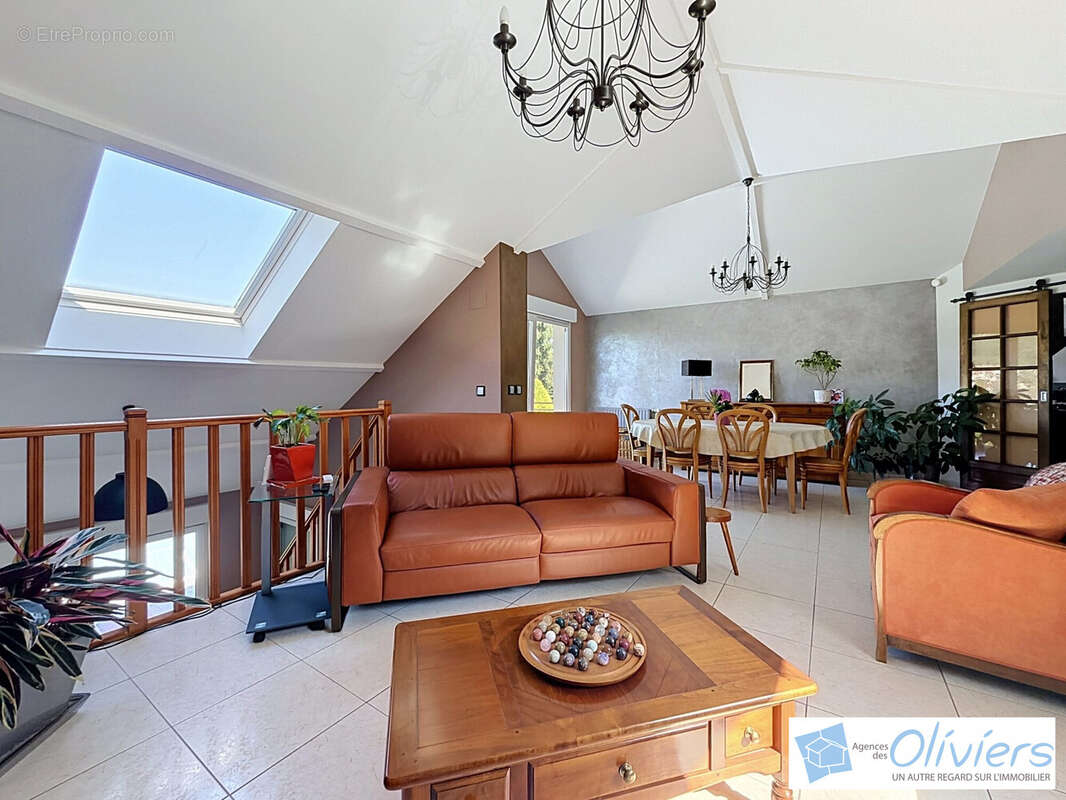 Maison 165 m² à Saint-Remy-Les-Chevreuse  - photo 3