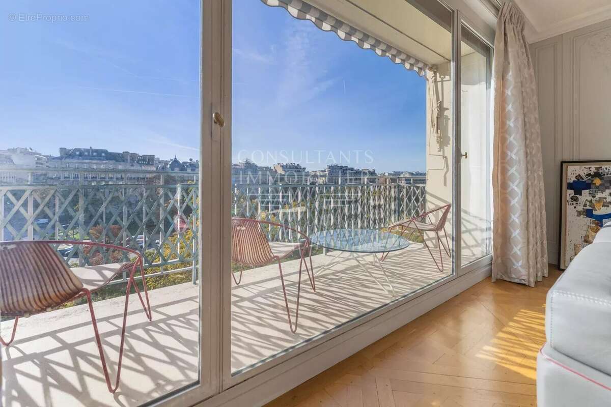 Appartement à PARIS-16E