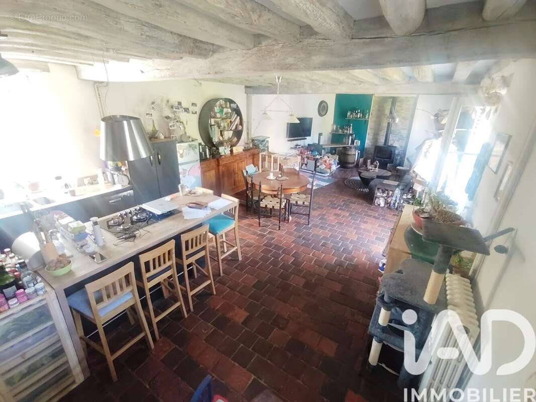 Maison 130 m² à La Brosse-Montceaux  - photo 2