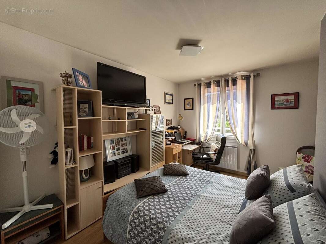 Polignac, maison sur 2 niveaux avec terrain arboré - photo 8