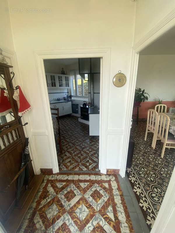 Maison de caractère avec dépendances   168 m2   Viager occupé - photo 3