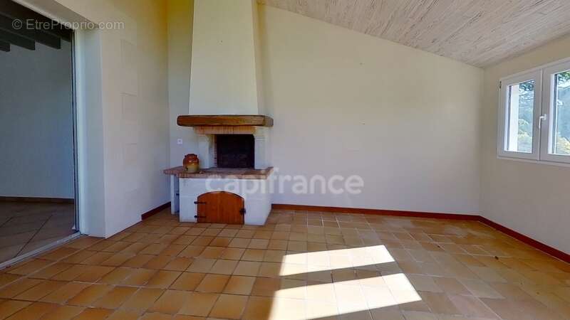 Maison 4 chambres - garage - dépendances - terrain clos 7079m2 à MARMANDE (47) - photo 8