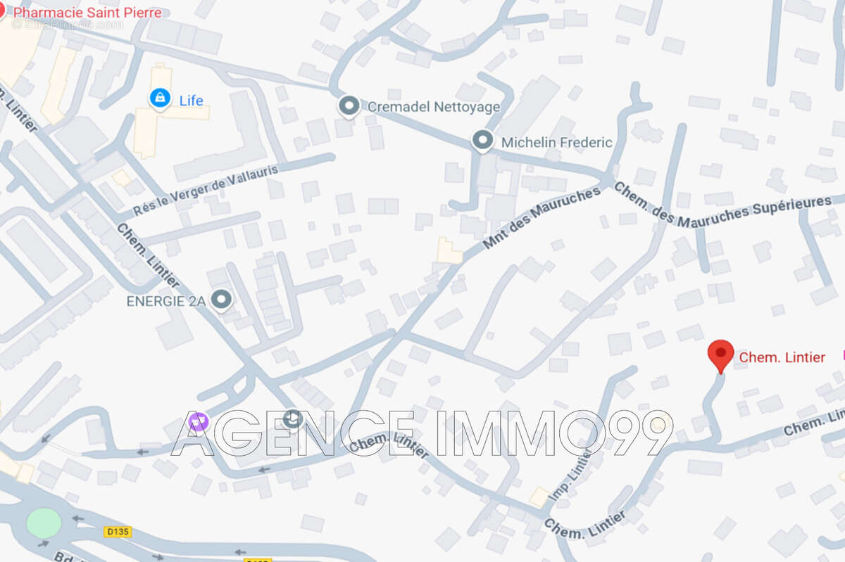 Parking à VALLAURIS