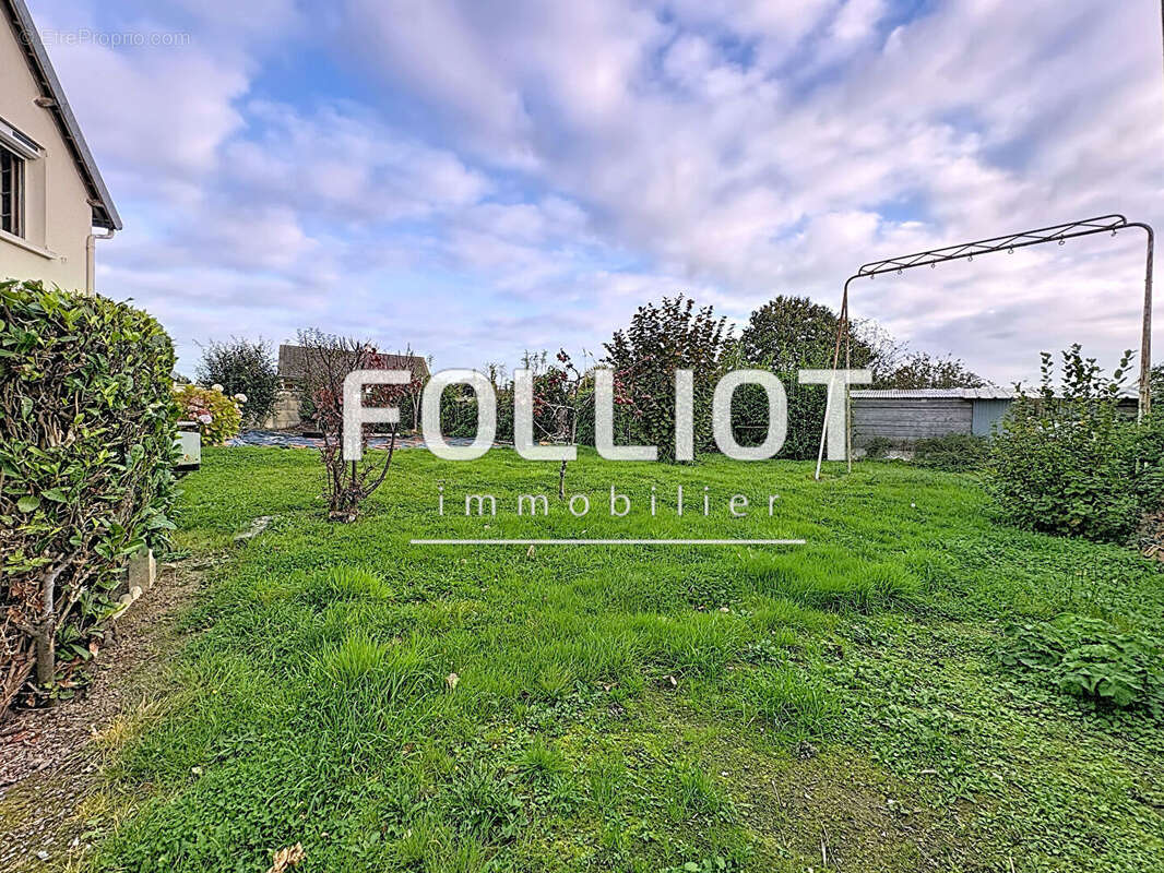 Maison à CONDE-SUR-VIRE